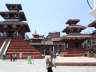 Дурбар сквер  Катманду. Храм Маджудега (слева)