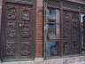  Резные двери магазина в Патане (Непал)